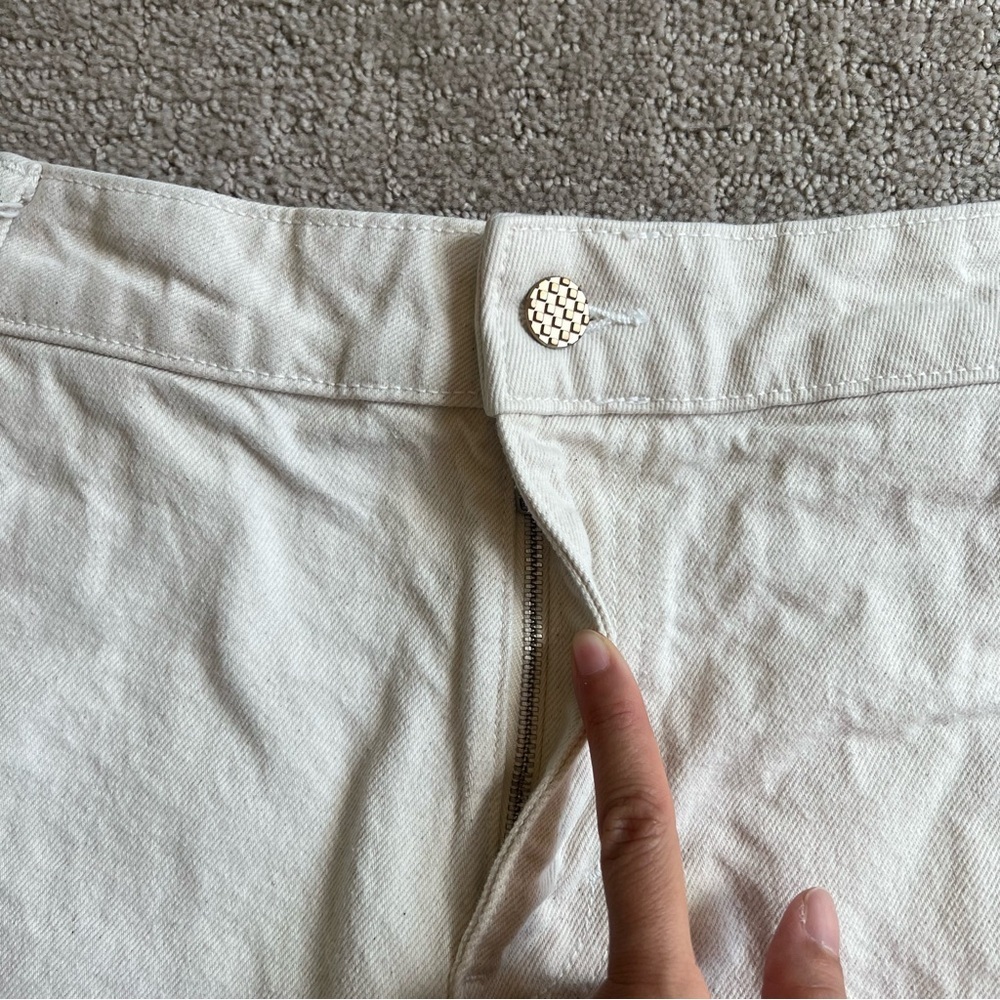Zara High-Waisted Raw Hem Denim Shorts - Picture 2 of 8